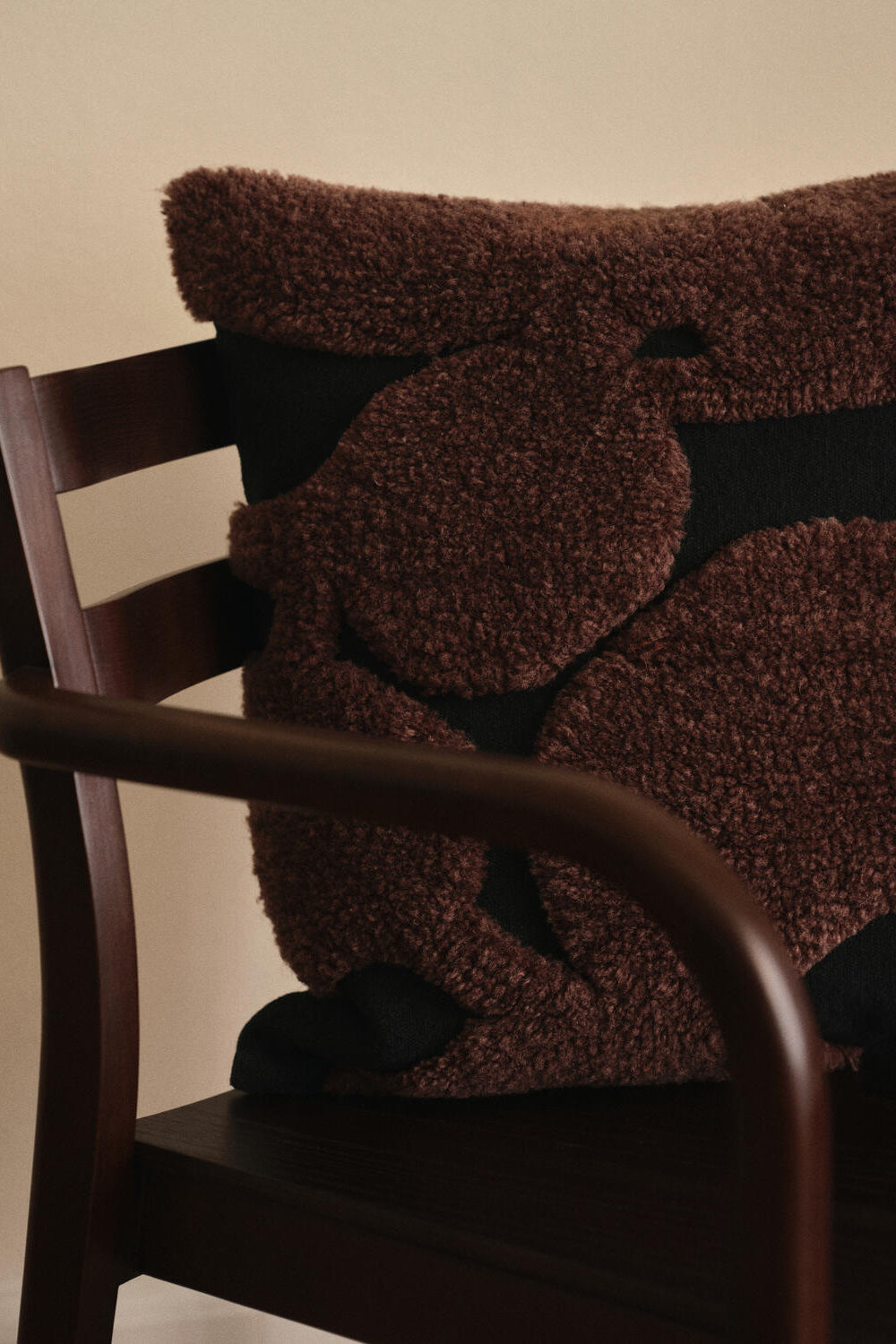 Cilla Tuftede pudebe, 50x50 cm - Black/Dark Chocolate